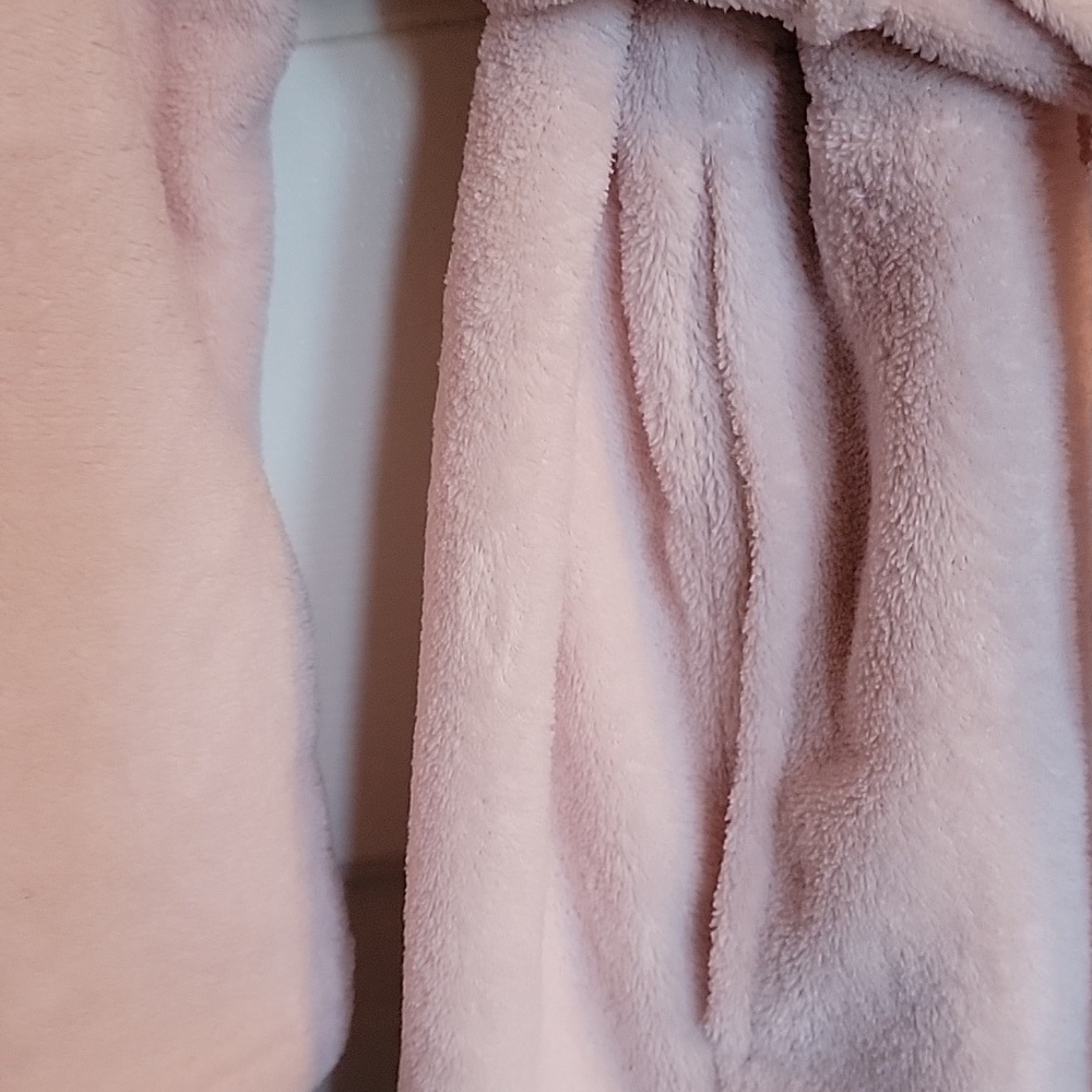 Ulta, so amazingly SOFT bathrobe, light pink and cream, L/XL. NWOT. - Picture 6 of 9